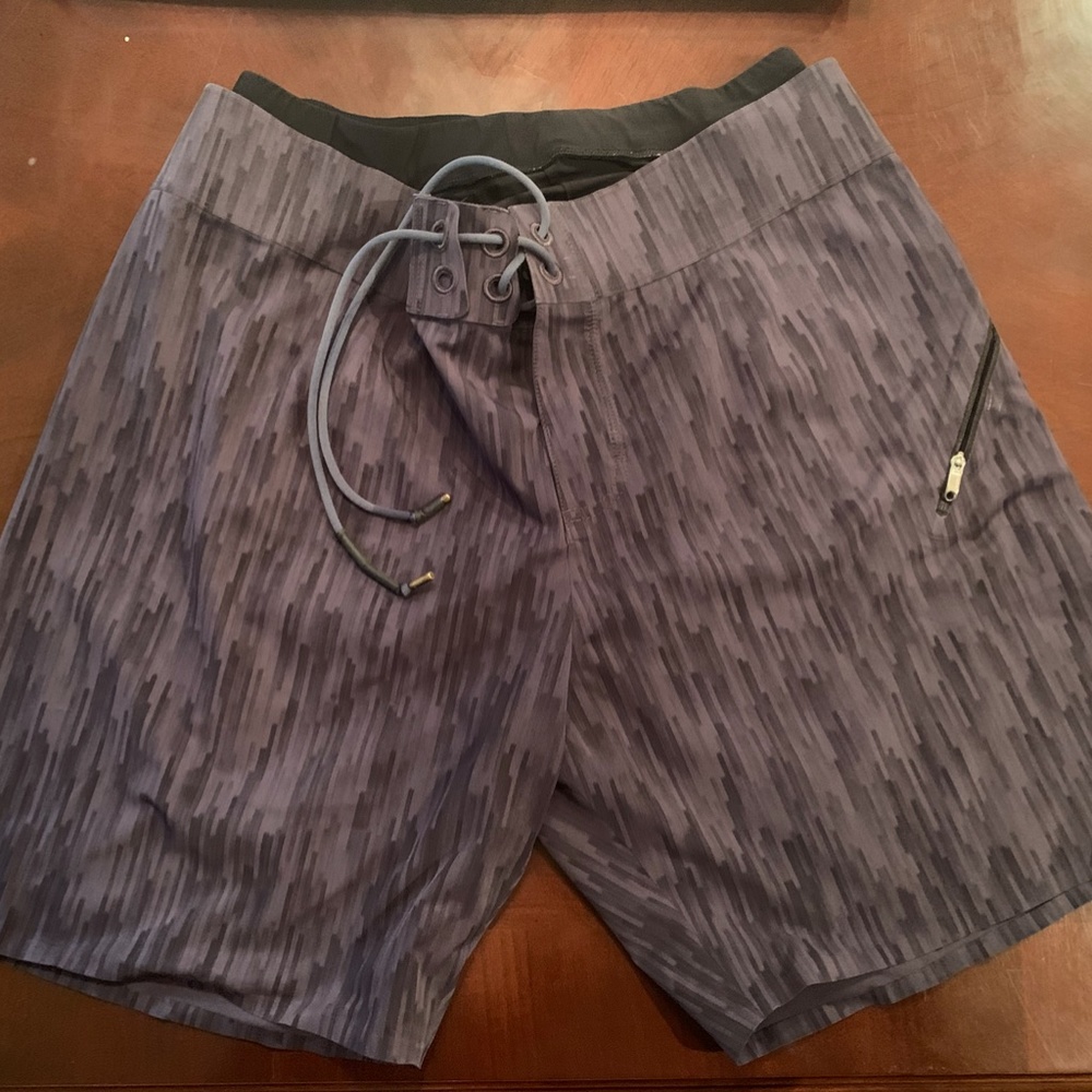 Lululemon El Current Board Shorts w/ Liner 34